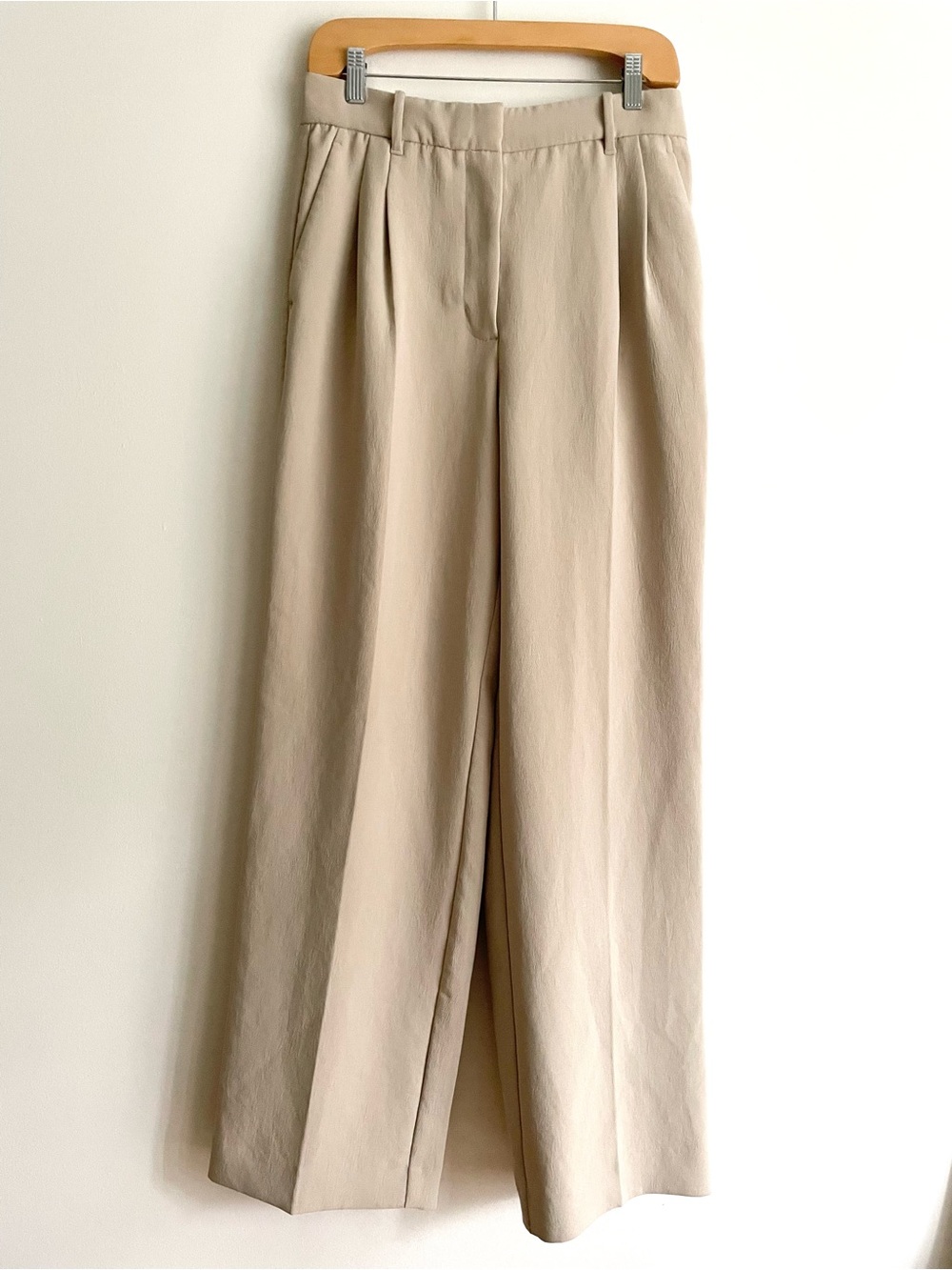 Aritzia Wilfred The Effortless Pant Crepette Wide Leg in Olive Beige